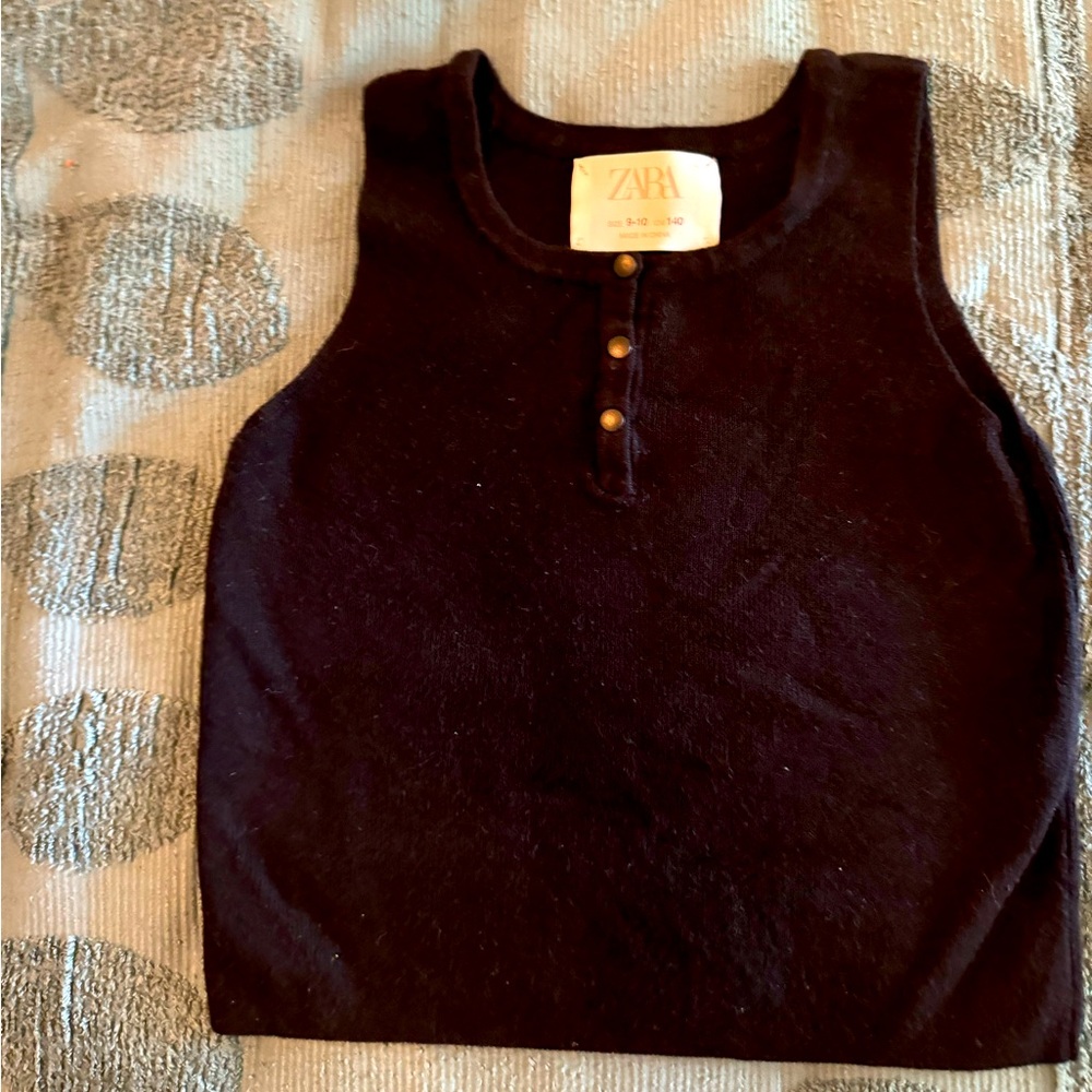 Zara Black sleeveless sweater top
